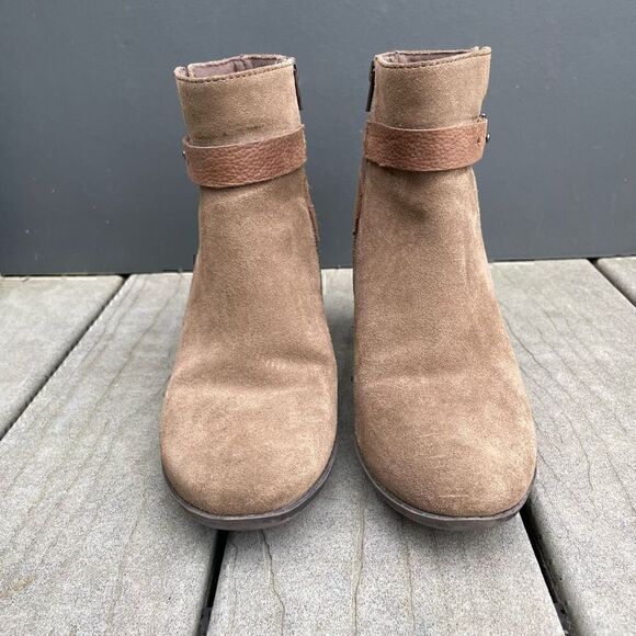 Clarks Collection Ankle Boots Tan Suede Leather Zip Heeled Size 9.5 Soft Cushion - Picture 4 of 9